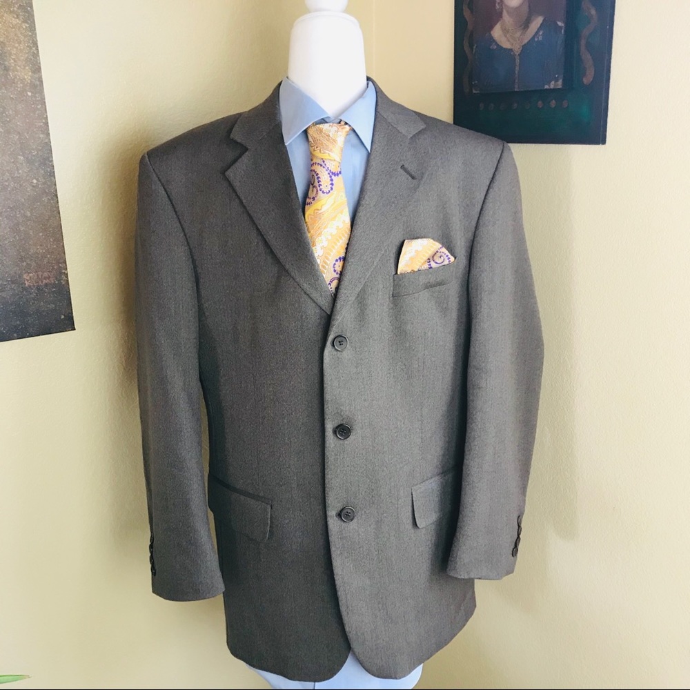 Celini Collezione brown three button blazer